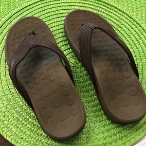 Vionic Brown Orthopedic “Wave” Flip Flop